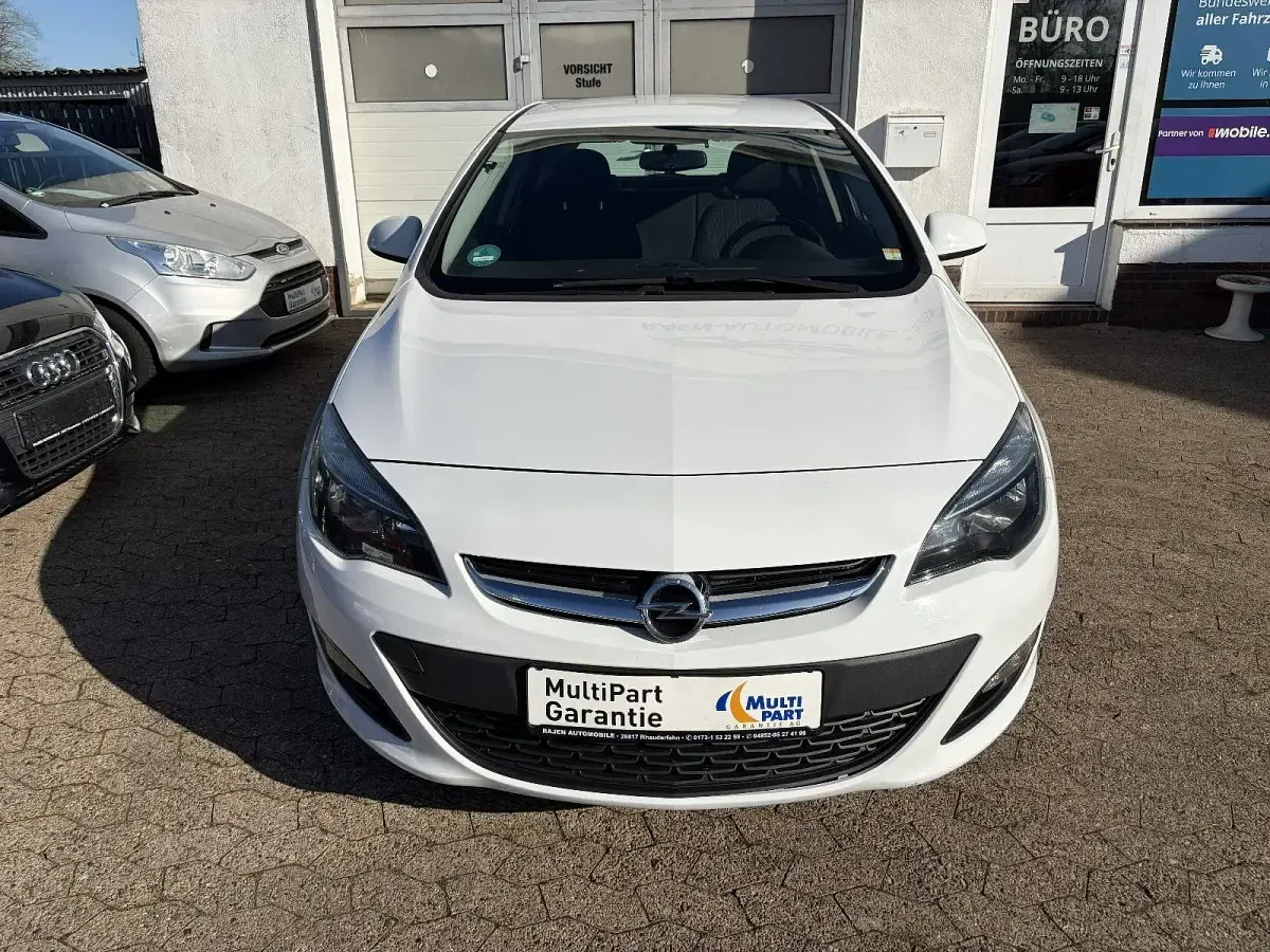 Gebraucht Opel Astra Selection 87 PS (63 kW) 2013 Weiß Limousine