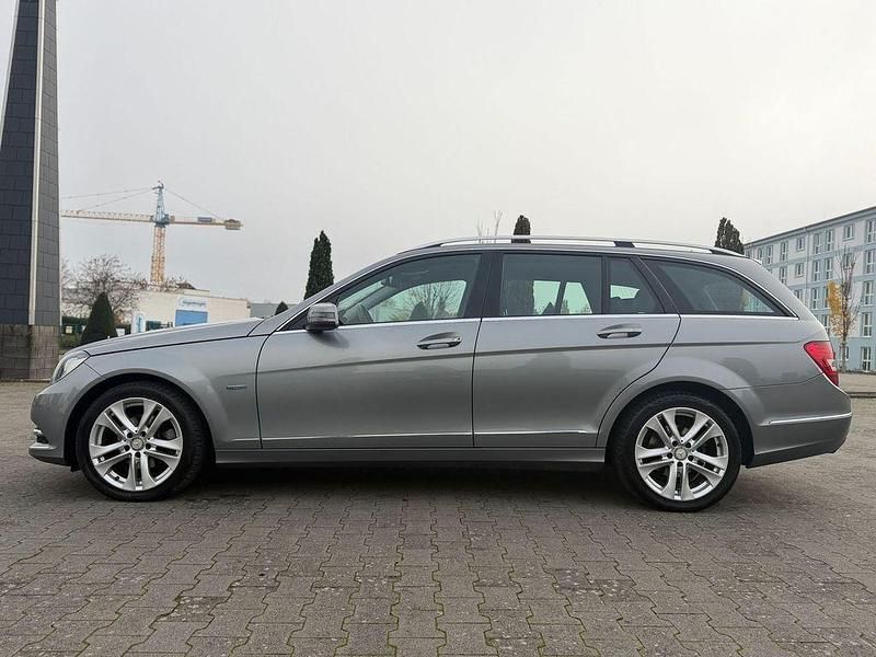 Gebraucht Mercedes C200 136 PS (100 kW) 2011 Palladiumsilber Kombi