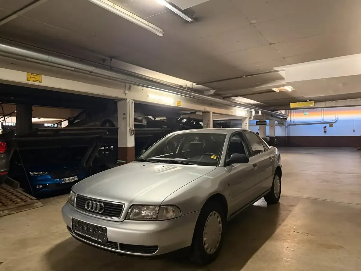 Second-hand Audi A4 102 CP (75 kW) 1998 Argintiu Berlinǎ