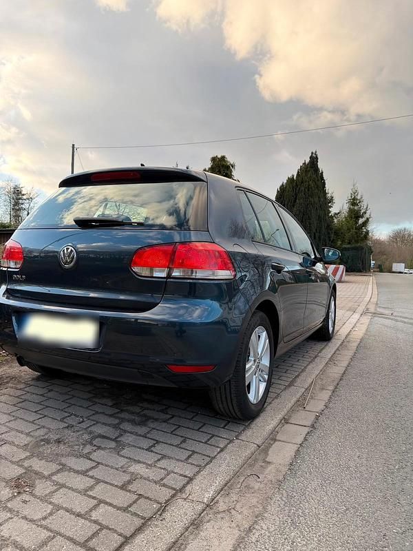 Gebraucht VW Golf VII Match 105 PS (77 kW) 2012 Blau Limousine