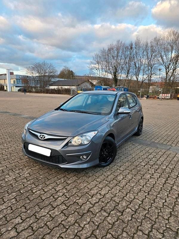 Gebraucht Hyundai i30 109 PS (80 kW) 2011 Grau Limousine