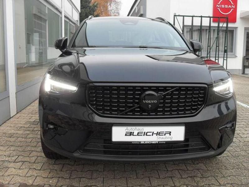 Gebraucht Volvo XC40 Plus 197 PS (144 kW) 2025 Onyx black / metallic SUV