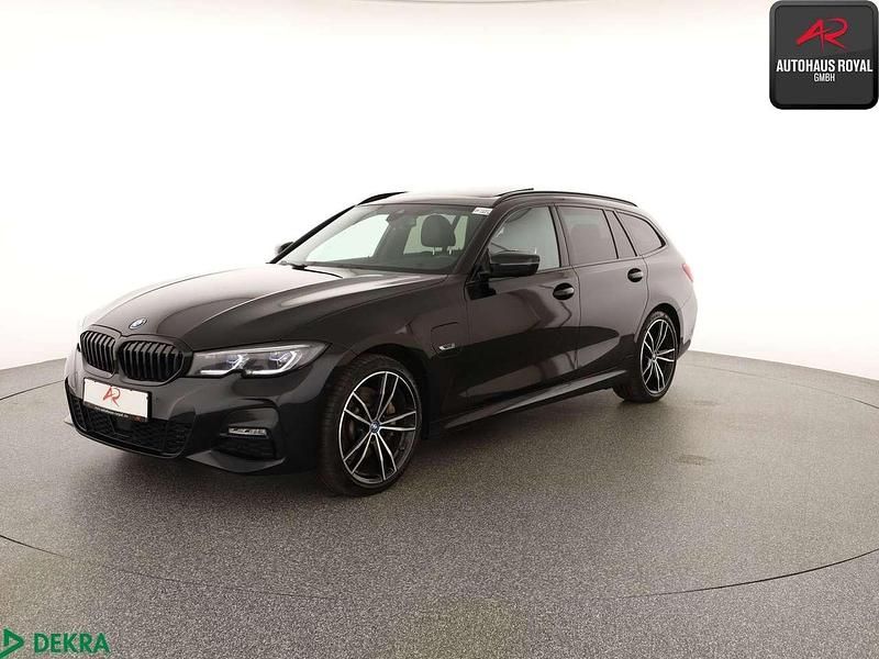 Gebraucht BMW 330e M Sport 252 PS (185 kW) 2021 Saphirschwarz Kombi