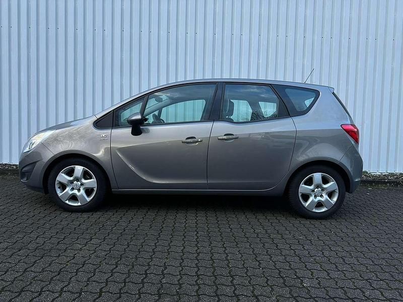 Gebraucht Opel Meriva Active 120 PS (88 kW) 2013 Muskatgrau/muskat braun(m2) Van / Kleinbus