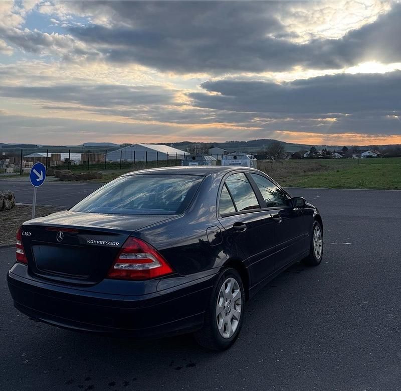 Gebraucht Mercedes C180 143 PS (105 kW) 2004 Schwarz Limousine