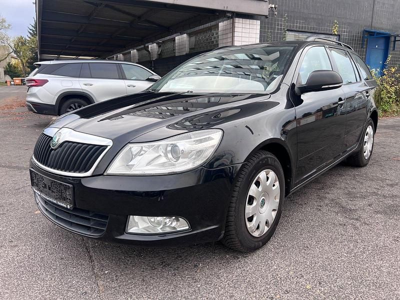 Schwarz Gebraucht 2012 Skoda Octavia Kombi | 4.900 € (Superpreis) - Bild 1/4
