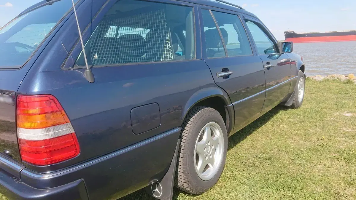 Second-hand Mercedes E250 1996 Albastru Break
