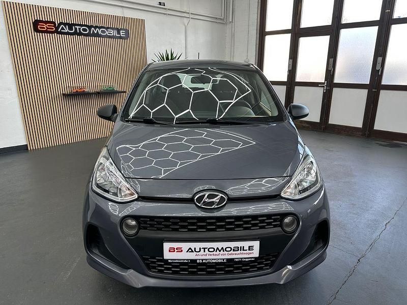 Gebraucht Hyundai i10 GO! 67 PS (49 kW) 2018 Grau Kleinwagen