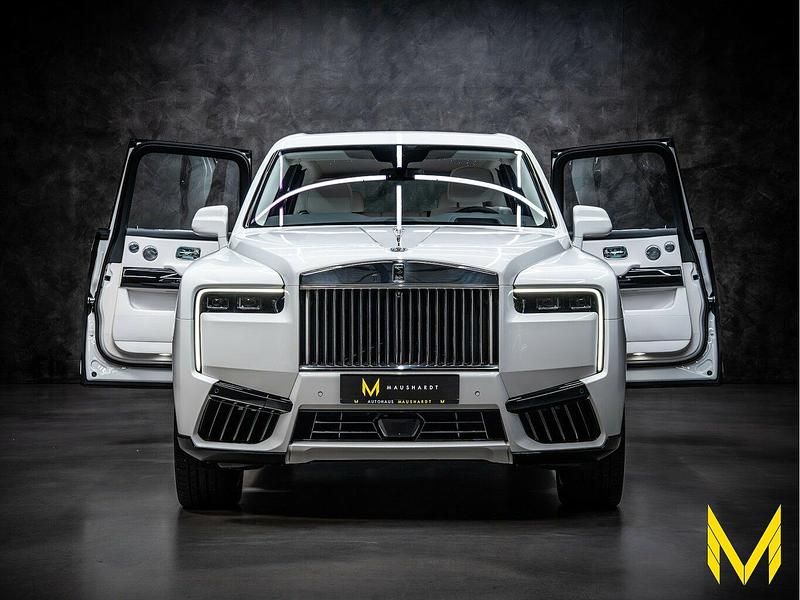 English white Neu 2025 Rolls Royce Cullinan SUV | 522.222 € - Bild 1/4