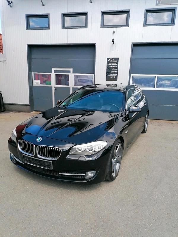 Schwarz Gebraucht 2013 BMW 535 Kombi | 12.989 € (Superpreis) - Bild 1/4
