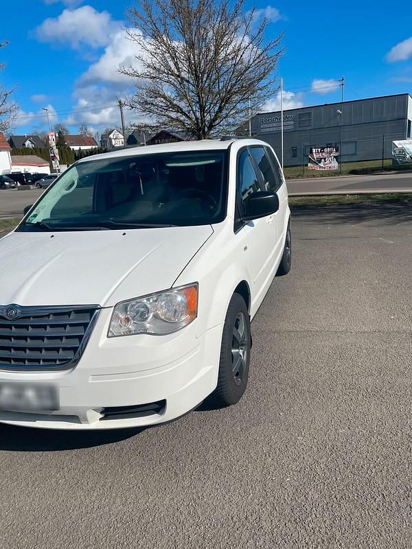 Gebraucht Chrysler Voyager 163 PS (119 kW) 2011 Weiß Van / Kleinbus