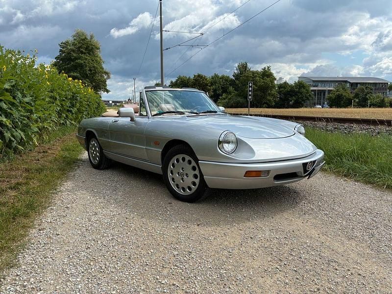 Silber Gebraucht 1990 Alfa Romeo Spider Cabrio | 15.900 € - Bild 1/4