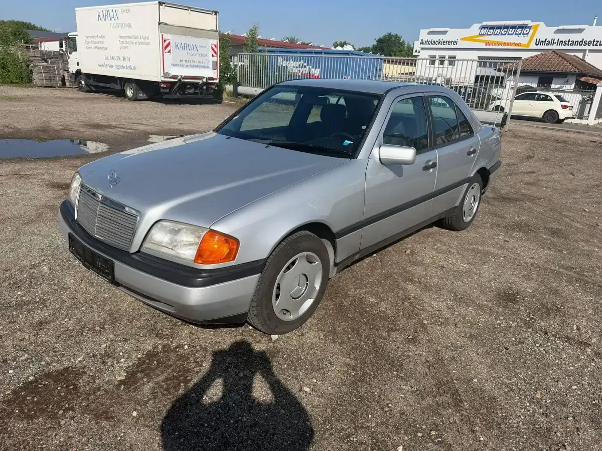Gebraucht Mercedes C180 122 PS (89 kW) 1994 Limousine