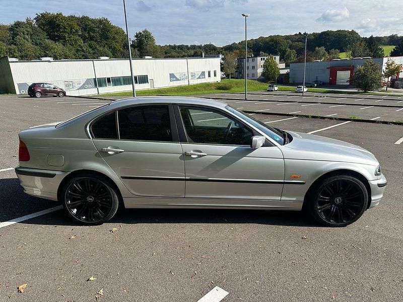 Gebraucht BMW 320 170 PS (125 kW) 2001 Silber Limousine