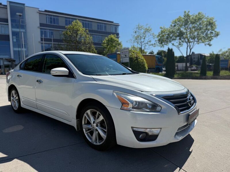 Weiß Gebraucht 2015 Nissan Altima Limousine | 4.999 € - Bild 1/4