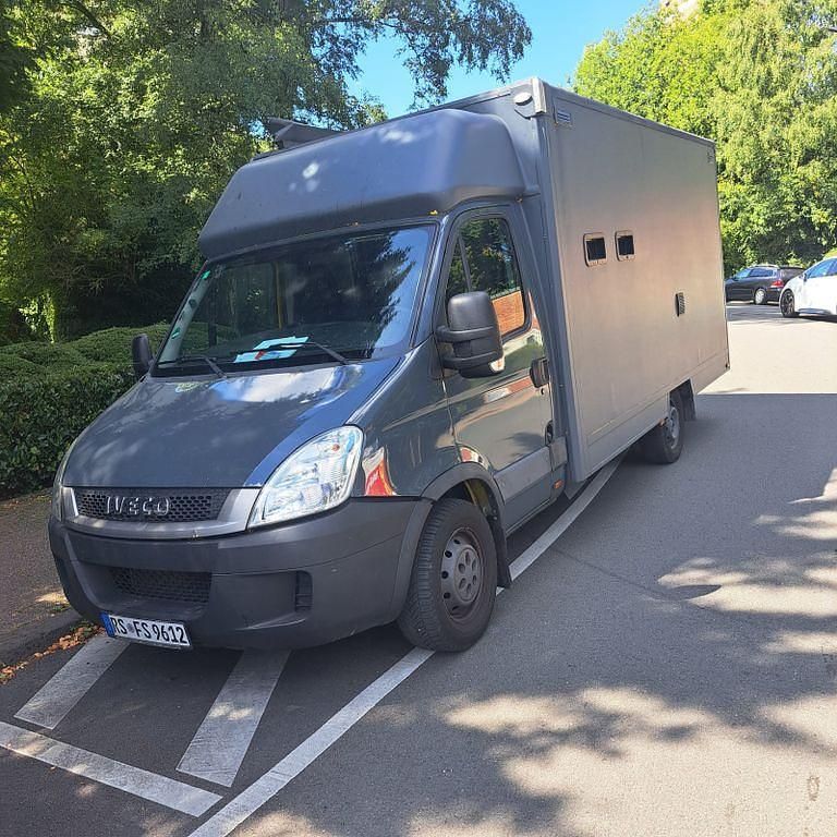 Schwarz Gebraucht 2011 Iveco Daily Van | 9.500 € (Guter Preis) - Bild 1/4