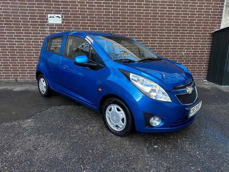 Blau Gebraucht 2011 Chevrolet Spark Kleinwagen | 2.950 € (Fairer Preis) - Bild 1/4