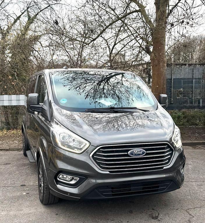Gebraucht Ford Transit Tourneo 131 PS (96 kW) 2021 Grau Van / Kleinbus