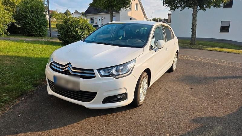 Weiß Gebraucht 2016 Citroën C4 Limousine | 4.999 € (Guter Preis) - Bild 1/4