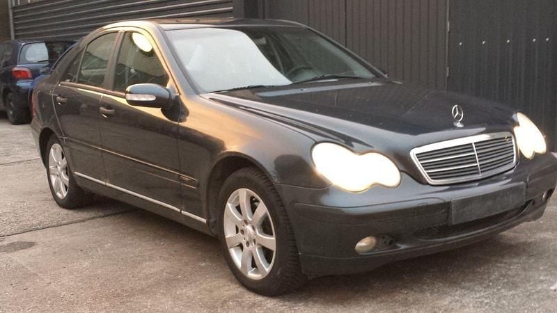 Gebraucht Mercedes C180 143 PS (105 kW) 2003 Schwarz Limousine