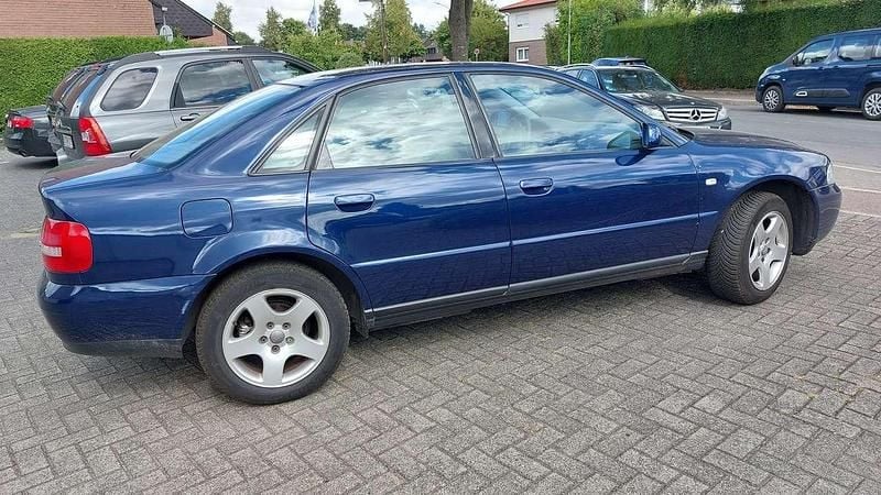 Blau Gebraucht 2001 Audi A4 Limousine | 3.500 € - Bild 1/4
