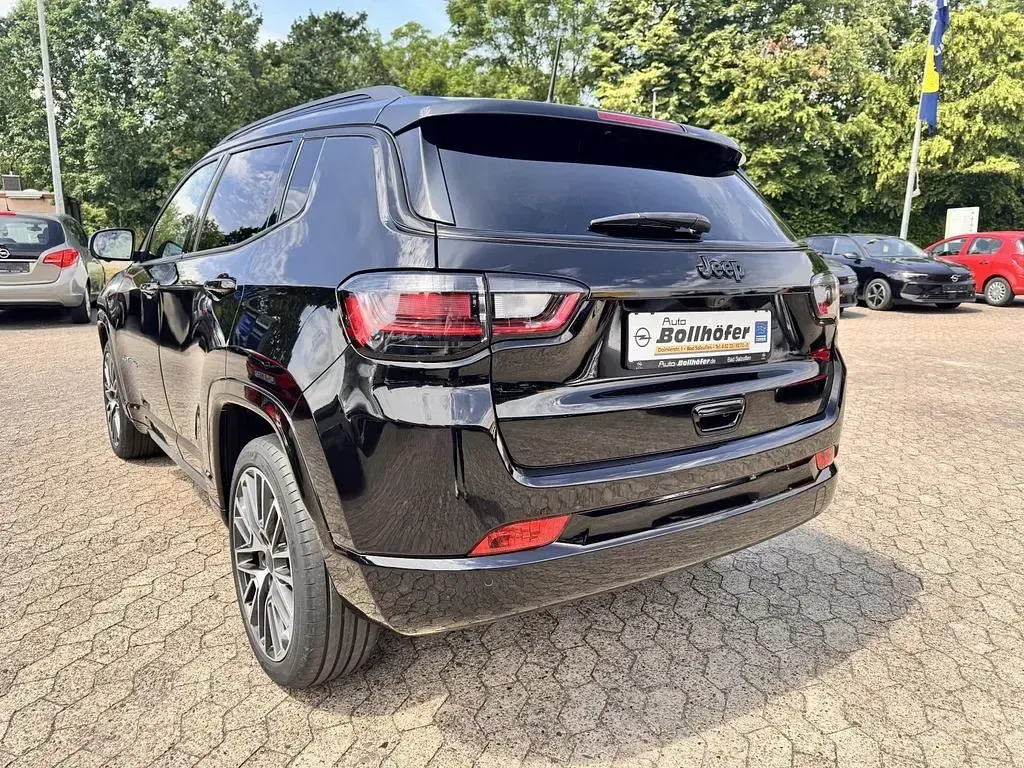 Gebraucht Jeep Compass Summit 131 PS (96 kW) 2025 Solid black SUV