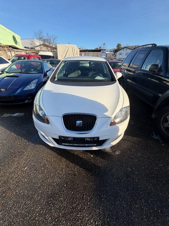 Weiß Gebraucht 2009 Seat Leon Stylance Limousine | 3.600 € (Fairer Preis) - Bild 1/4