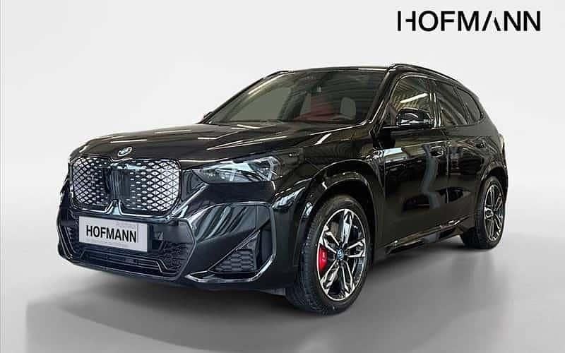 Schwarz Neu 2025 BMW iX1 Luxury Line SUV | 54.655 € (Fairer Preis) - Bild 1/4