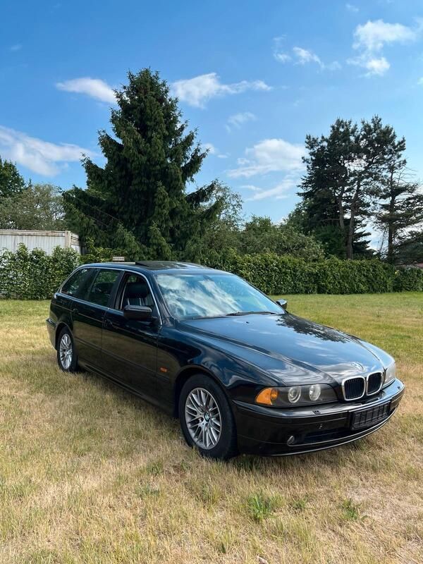 Schwarz Gebraucht 2002 BMW 520 Kombi | 4.500 € (Etwas zu teuer) - Bild 1/4