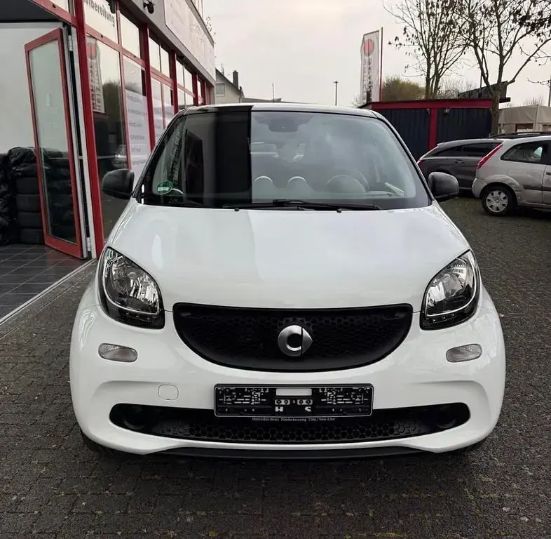 Gebraucht Smart ForFour 90 PS (66 kW) 2018 Schwarz Kleinwagen