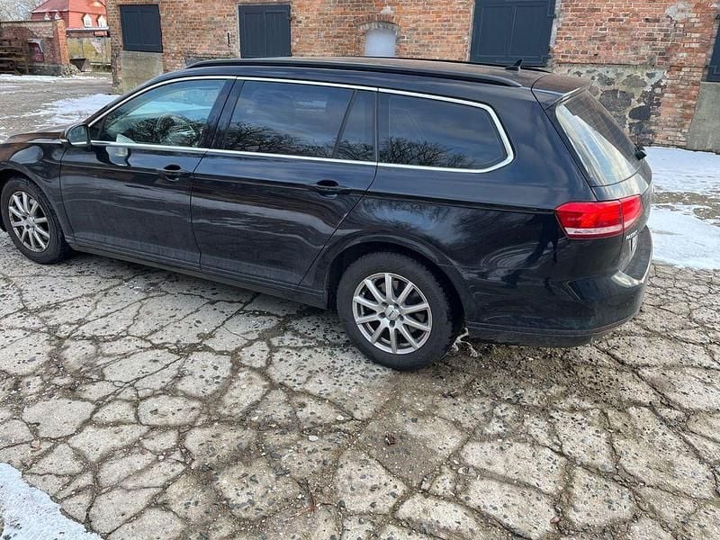 Gebraucht VW Passat Highline 150 PS (110 kW) 2016 Schwarz Kombi
