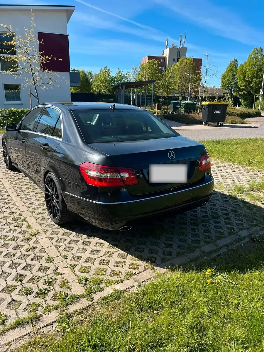 Gebraucht Mercedes E350 231 PS (169 kW) 2010 Schwarz Limousine