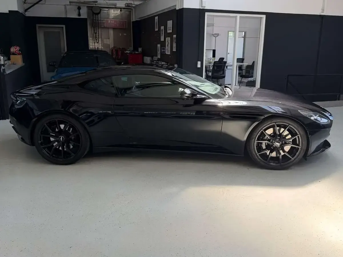 Gebraucht Aston Martin DB11 510 PS (375 kW) 2018 Schwarz Coupé