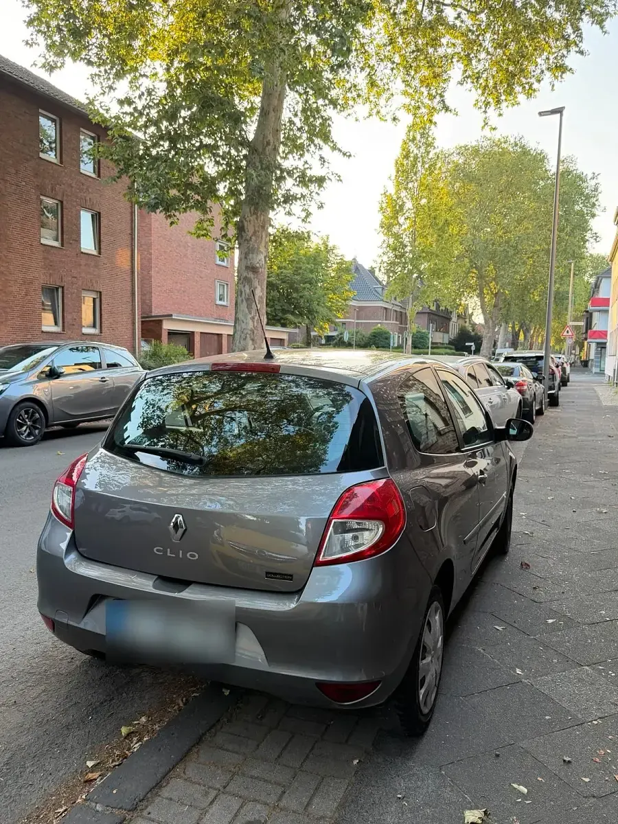 Gebraucht Renault Clio IV 75 PS (55 kW) 2013 Grau Kleinwagen