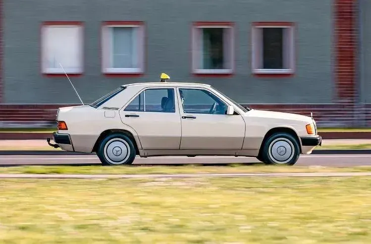 Gebraucht Mercedes 190 75 PS (55 kW) 1990 Beige Limousine