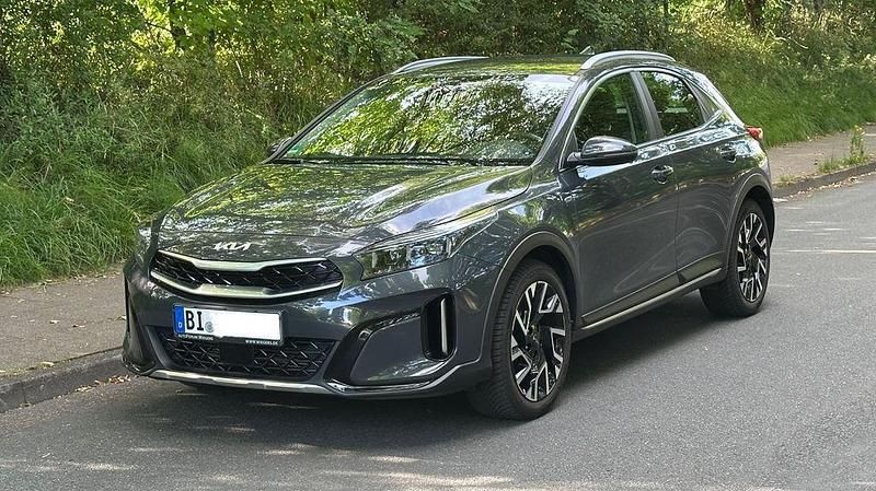 Grau Gebraucht 2023 Kia XCeed Spirit SUV | 20.900 € (Superpreis) - Bild 1/4
