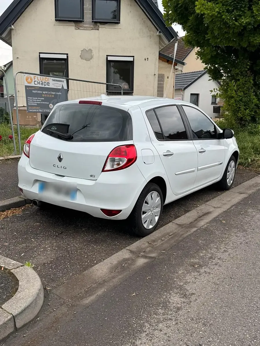 Gebraucht Renault Clio III 90 PS (66 kW) 2011 Weiß Kleinwagen