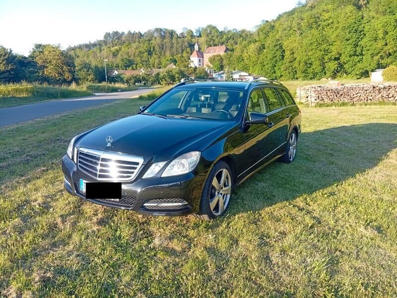 Schwarz Gebraucht 2011 Mercedes E350 Kombi | 7.500 € (Fairer Preis) - Bild 1/4
