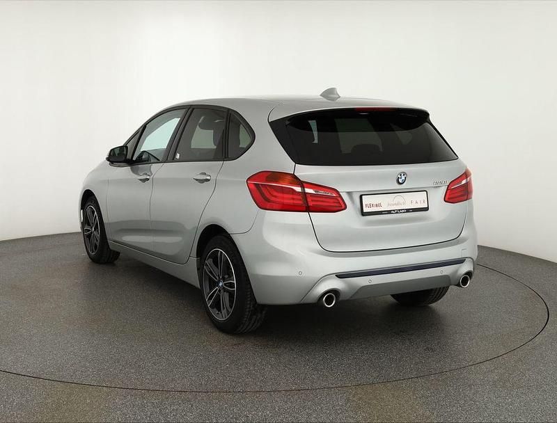 Gebraucht BMW 220 Active Tourer Sport Line 192 PS (141 kW) 2019 Silber Van / Kleinbus