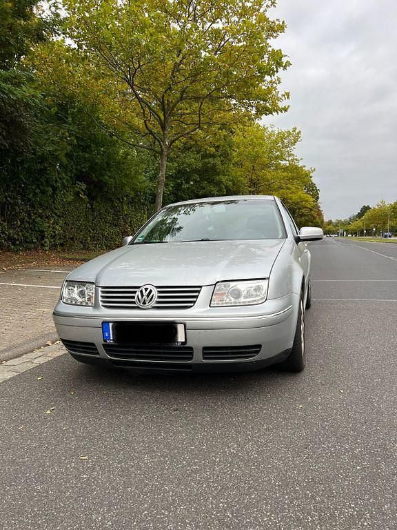 Silber Gebraucht 2002 VW Bora Limousine | 999 € (Superpreis) - Bild 1/4