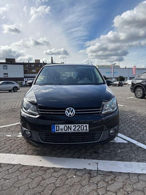 Schwarz Gebraucht 2011 VW Touran Highline Van / Kleinbus | 9.900 € (Etwas zu teuer) - Bild 1/4