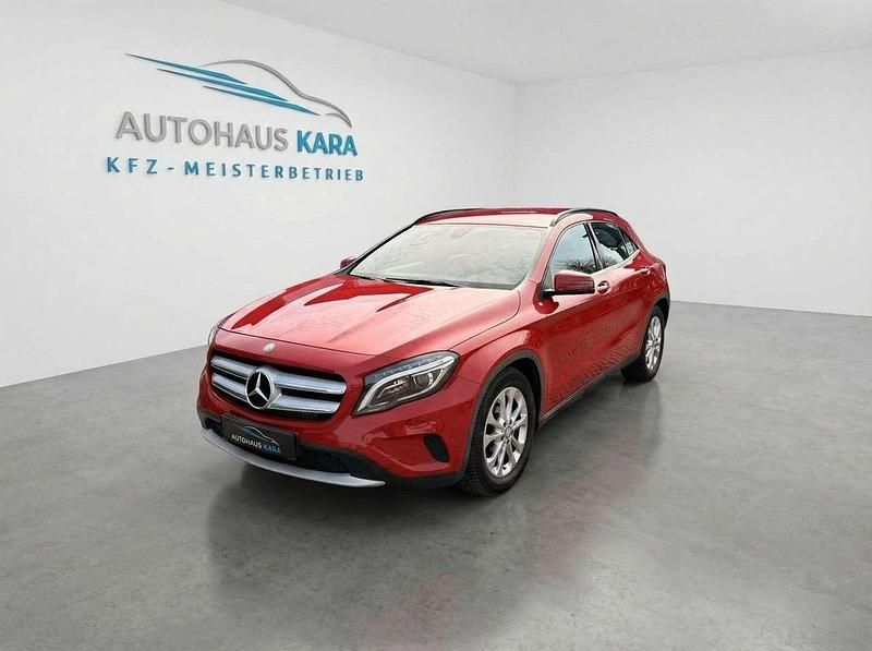 Gebraucht Mercedes GLA220 177 PS (130 kW) 2015 Jupiterrot metallic SUV