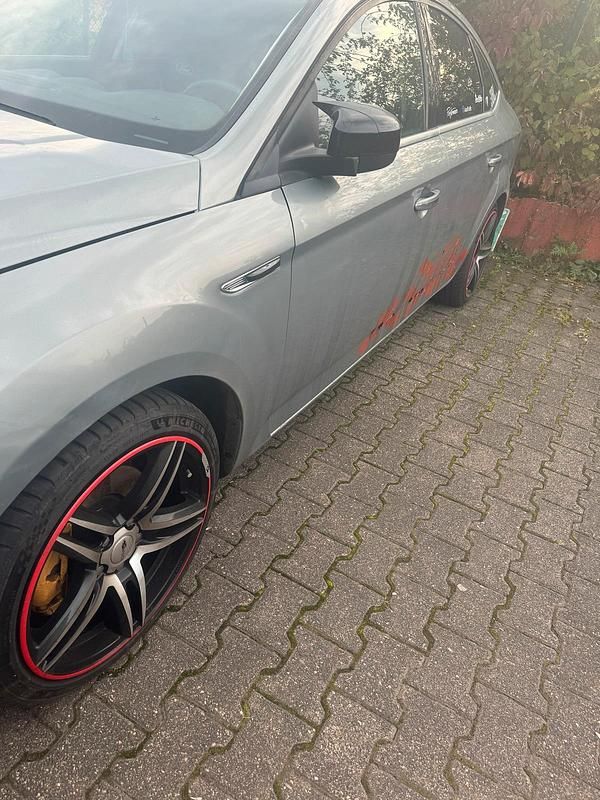 Grün Gebraucht 2007 Ford Mondeo Limousine | 2.000 € - Bild 1/4
