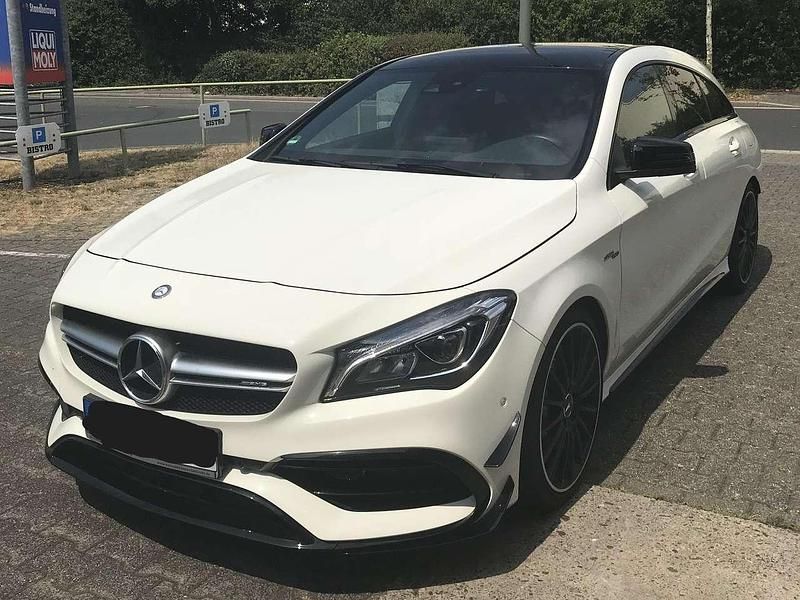 Weiß Gebraucht 2016 Mercedes CLA45 AMG Shooting Brake AMG Kombi | 27.600 € (Fairer Preis) - Bild 1/4