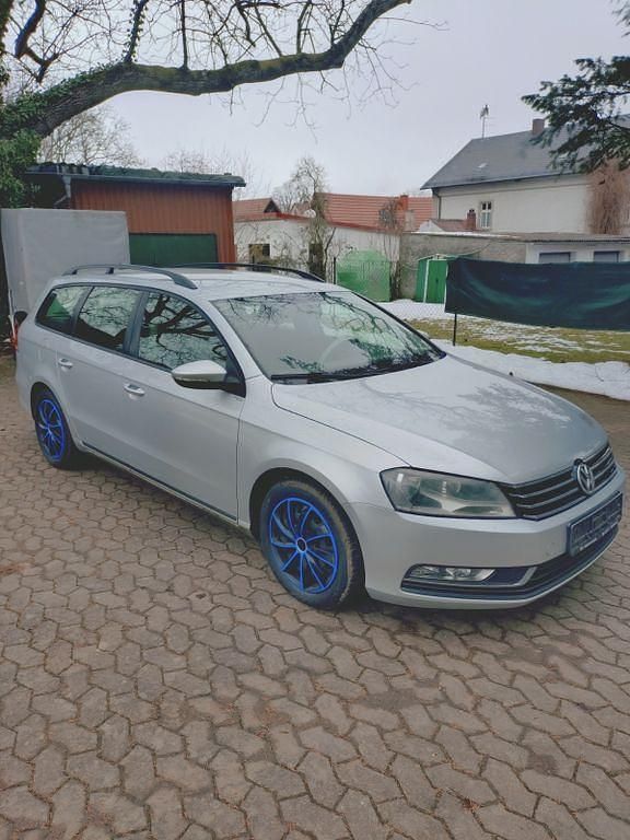 Gebraucht VW Passat 140 PS (102 kW) 2012 Silber Kombi