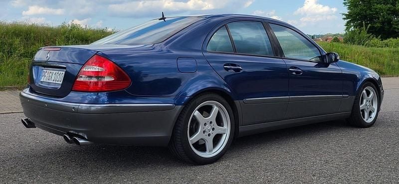 Gebraucht Mercedes E500 Elegance 306 PS (225 kW) 2003 Blau Limousine