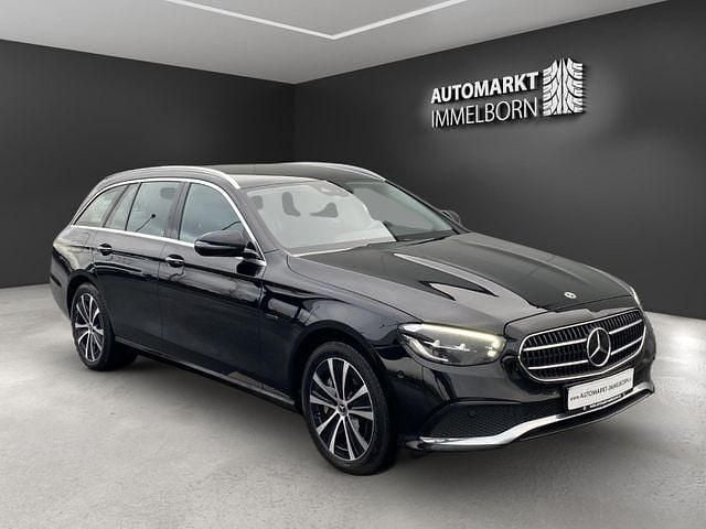 Schwarz Gebraucht 2021 Mercedes E300 Kombi | 27.400 € (Guter Preis) - Bild 1/4