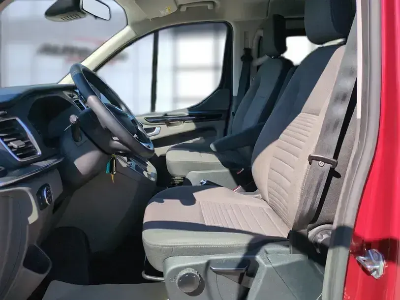 Gebraucht Ford Tourneo Custom Titanium 185 PS (136 kW) 2022 Rot Van