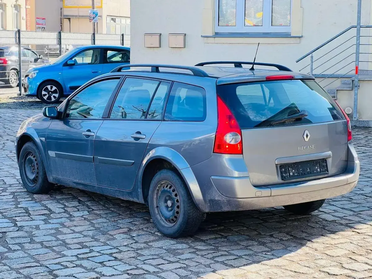 Gebraucht Renault Mégane GrandTour Dynamique 131 PS (96 kW) 2005 Hologram grey Kombi