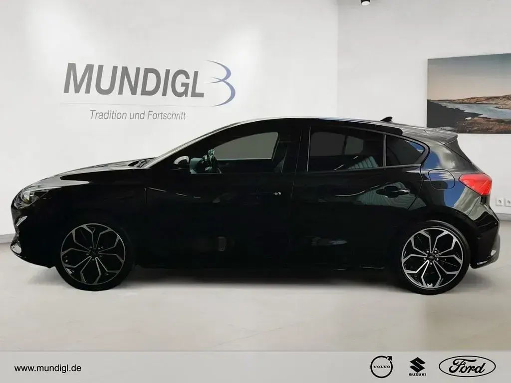 Usado Ford Focus ST-Line 150 CV (110 kW) 2022 Negro Berlina